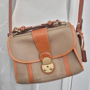 Authentic Dooney & Bourke vintage pebbled leathwr handle crossbody
